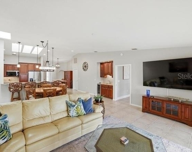 2521 W Marion Avenue - Photo Thumbnail 7