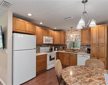 3241 Tropicaire Boulevard - Photo Thumbnail 9
