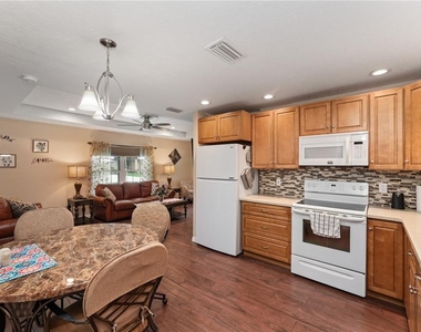 3241 Tropicaire Boulevard - Photo Thumbnail 11