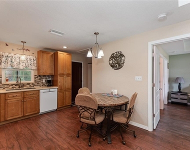 3241 Tropicaire Boulevard - Photo Thumbnail 8
