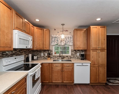 3241 Tropicaire Boulevard - Photo Thumbnail 10