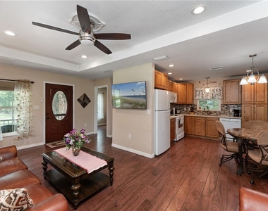 3241 Tropicaire Boulevard - Photo Thumbnail 4