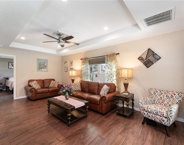 3241 Tropicaire Boulevard - Photo Thumbnail 2