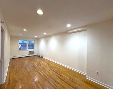 83-24 Talbot Street - Photo Thumbnail 2