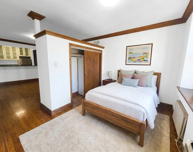 238 East 36th Street - Photo Thumbnail 3