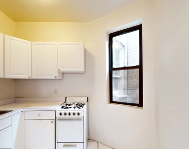 304 East 90th Street - Photo Thumbnail 2