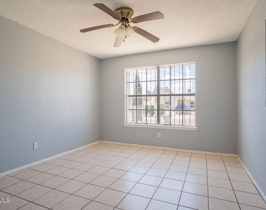 11924 Kings Guard Drive - Photo Thumbnail 11