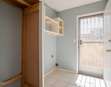 11924 Kings Guard Drive - Photo Thumbnail 13