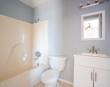 11924 Kings Guard Drive - Photo Thumbnail 16