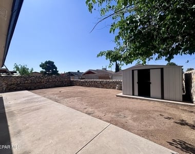 11924 Kings Guard Drive - Photo Thumbnail 1