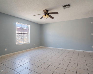 11924 Kings Guard Drive - Photo Thumbnail 7
