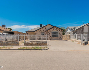 11924 Kings Guard Drive - Photo Thumbnail 3