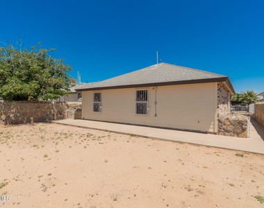 11924 Kings Guard Drive - Photo Thumbnail 23