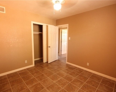 10804 Gloster Court - Photo Thumbnail 15