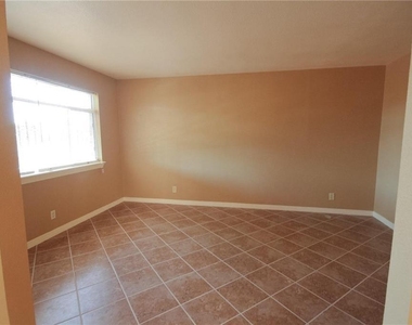 10804 Gloster Court - Photo Thumbnail 8