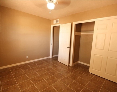 10804 Gloster Court - Photo Thumbnail 16