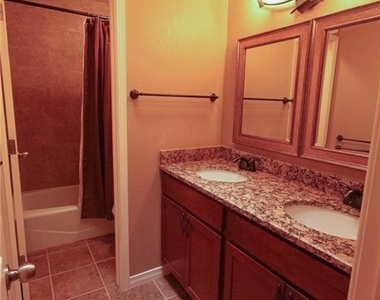 10804 Gloster Court - Photo Thumbnail 13