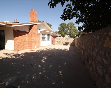 10804 Gloster Court - Photo Thumbnail 17