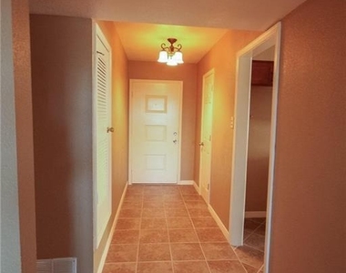10804 Gloster Court - Photo Thumbnail 2