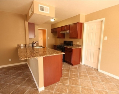 10804 Gloster Court - Photo Thumbnail 3