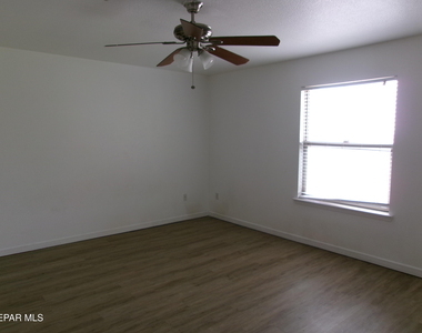 4704 Pistolero Lane - Photo Thumbnail 7