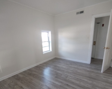 30 Hawkins Street - Photo Thumbnail 4