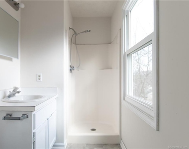22 Maple Avenue - Photo Thumbnail 11