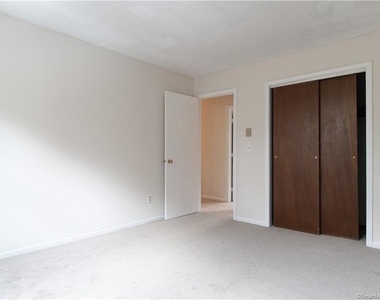 22 Maple Avenue - Photo Thumbnail 10