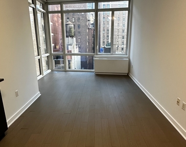 5th Avenue & E 32nd Street  - Photo Thumbnail 6