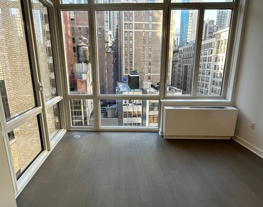 5th Avenue & E 32nd Street  - Photo Thumbnail 7