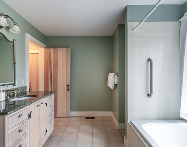 8 River Bend Lane - Photo Thumbnail 12