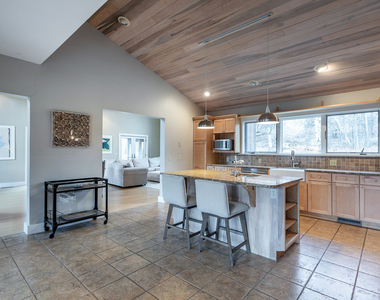 8 River Bend Lane - Photo Thumbnail 5