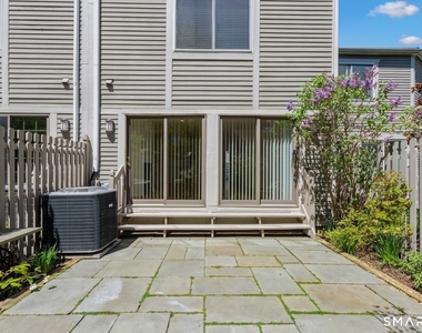 33 Strathmore Lane - Photo Thumbnail 2