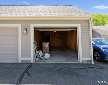 33 Strathmore Lane - Photo Thumbnail 3
