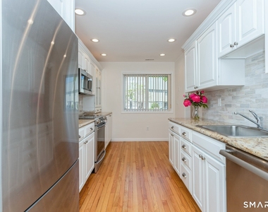 33 Strathmore Lane - Photo Thumbnail 14
