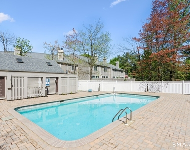 33 Strathmore Lane - Photo Thumbnail 7