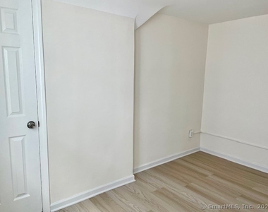 1004 Hancock Avenue - Photo Thumbnail 11