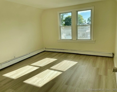 1004 Hancock Avenue - Photo Thumbnail 7