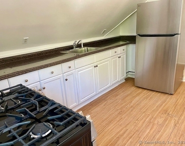 1004 Hancock Avenue - Photo Thumbnail 3