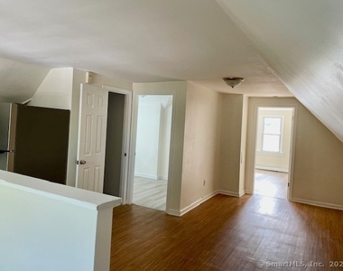 1004 Hancock Avenue - Photo Thumbnail 2