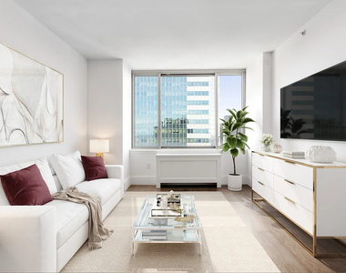 West 47th Street - Photo Thumbnail 5
