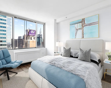 West 47th Street - Photo Thumbnail 3