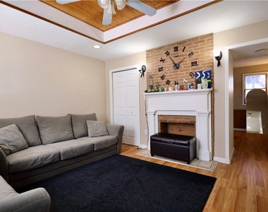 1923 Wharton St - Photo Thumbnail 5