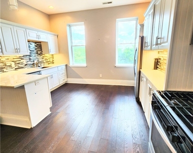6064 Butler St - Photo Thumbnail 3