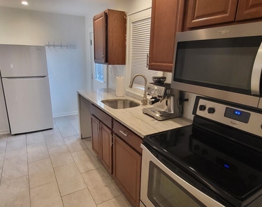 605 Farragut Street - Photo Thumbnail 5