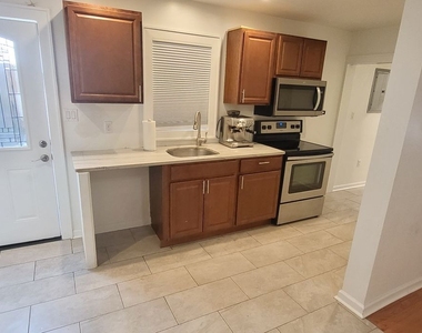605 Farragut Street - Photo Thumbnail 7