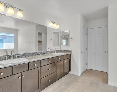 5344 Jade Crystal Avenue - Photo Thumbnail 10