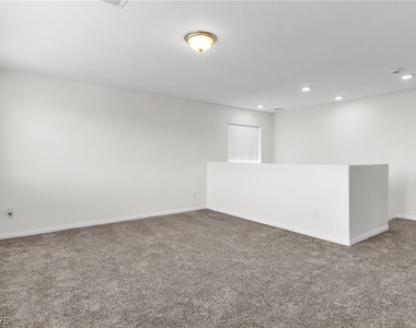 5344 Jade Crystal Avenue - Photo Thumbnail 7
