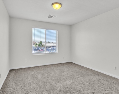 5344 Jade Crystal Avenue - Photo Thumbnail 14