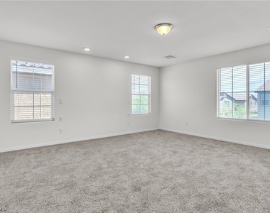 5344 Jade Crystal Avenue - Photo Thumbnail 8